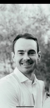 Facetune_14-03-2024-21-56-53